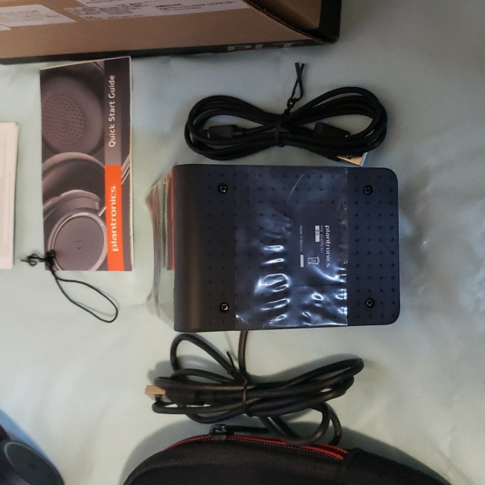Plantronics Wireless Voyager Focus UC B825-M Headset - Picture 7 of 9